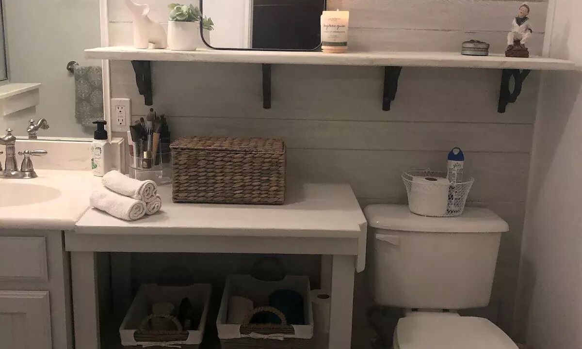 Photo of Bathroom in Lake Bridgeport
