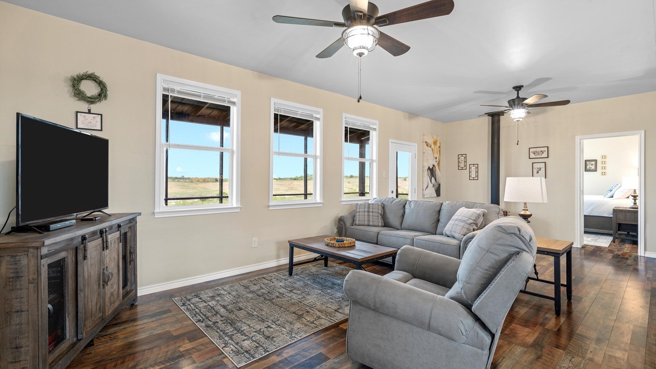 Photo of Livingroom in Milam County