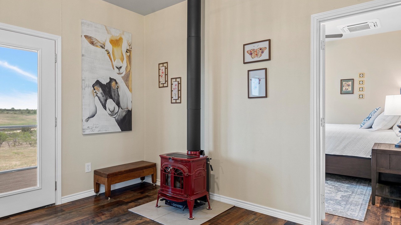 Photo of Bedroom in Milam County