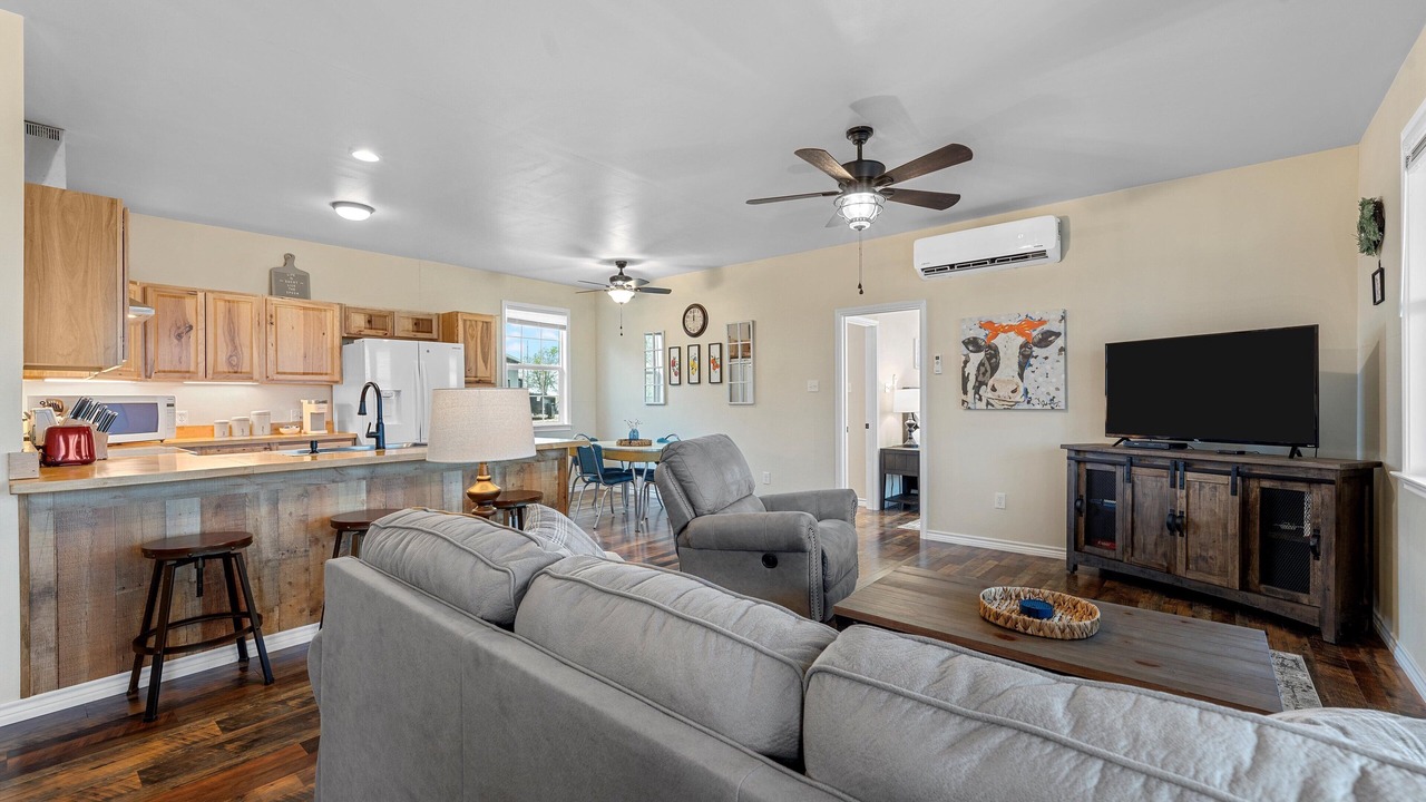 Photo of Livingroom in Milam County
