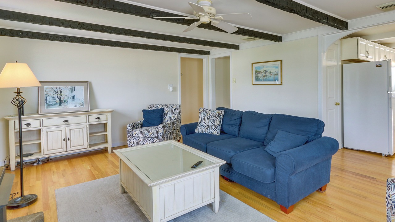 Photo of Livingroom in Westbrook Center