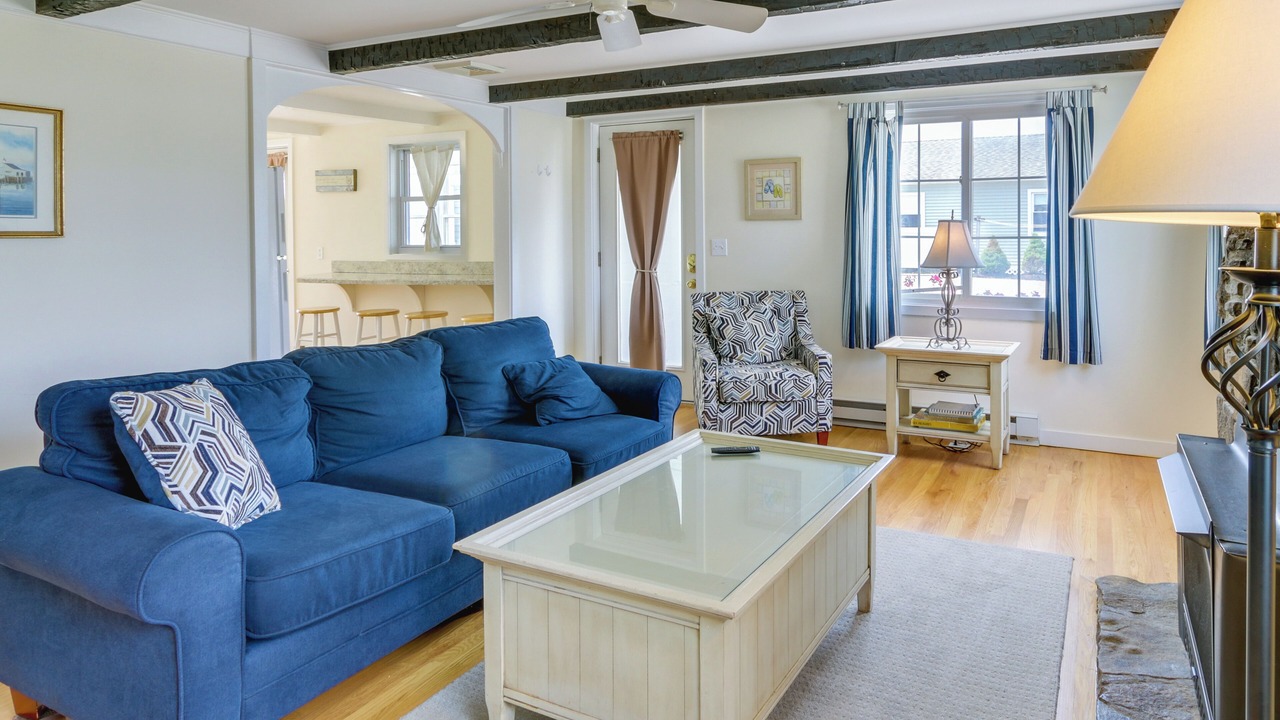 Photo of Livingroom in Westbrook Center