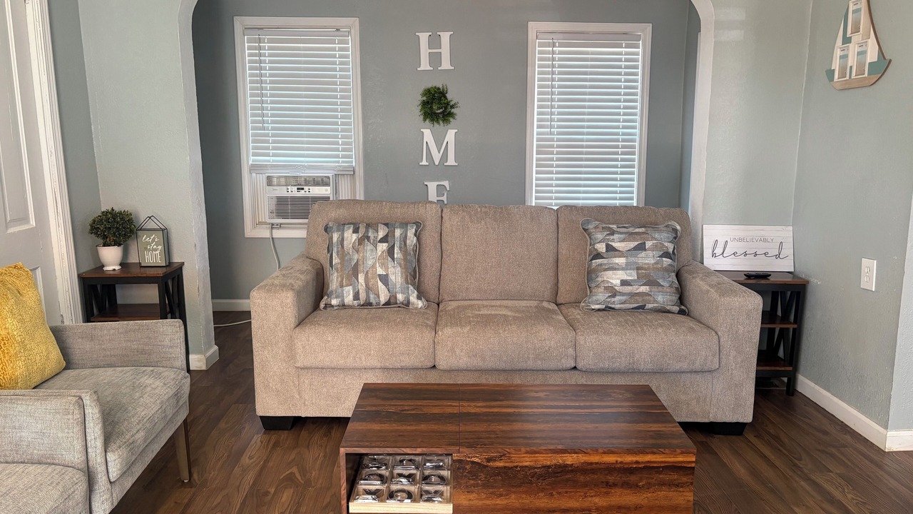 Photo of Livingroom in Bronson