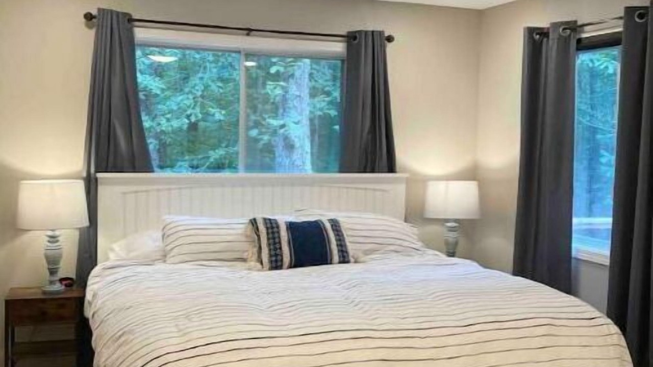 Photo of Bedroom in Kuttawa