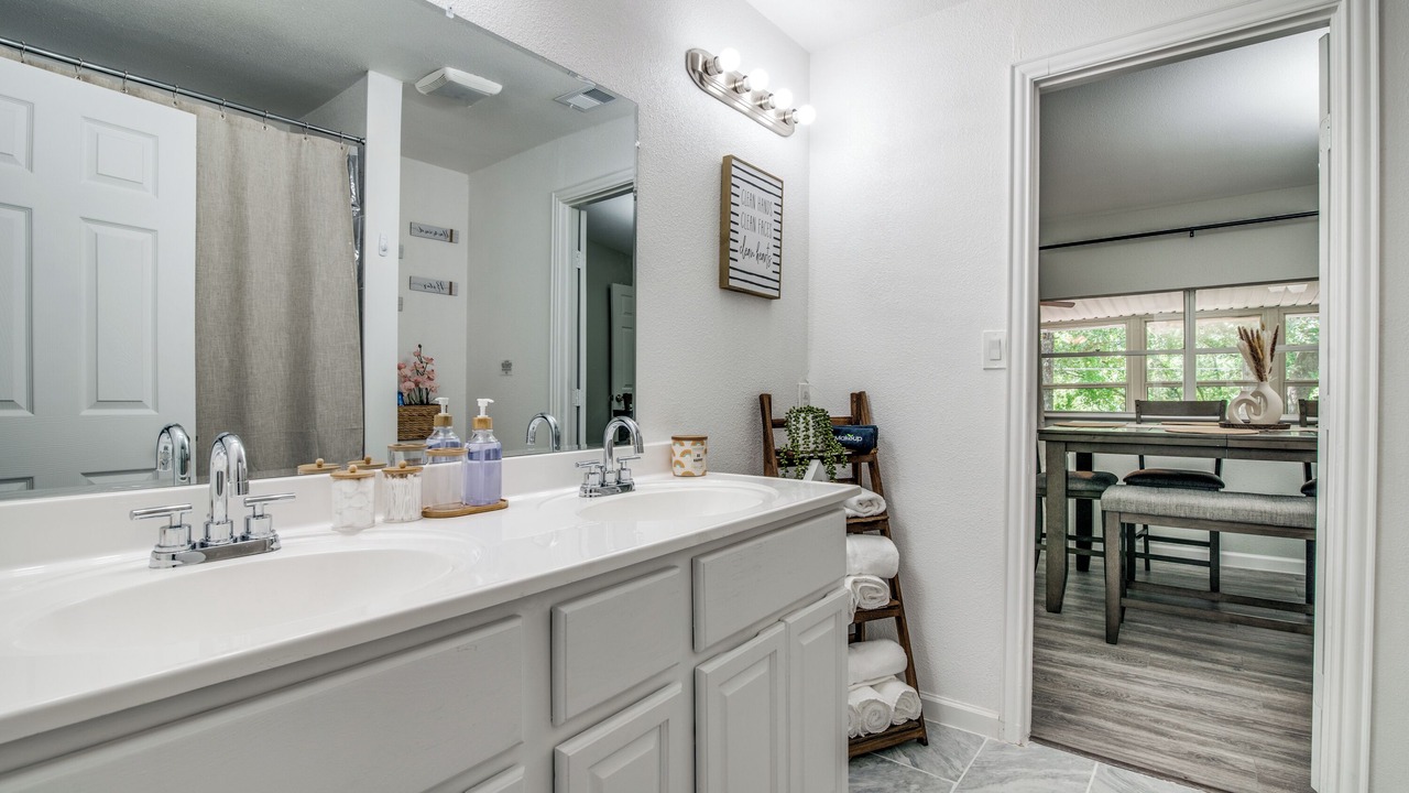 Photo of Bathroom in West Tawakoni