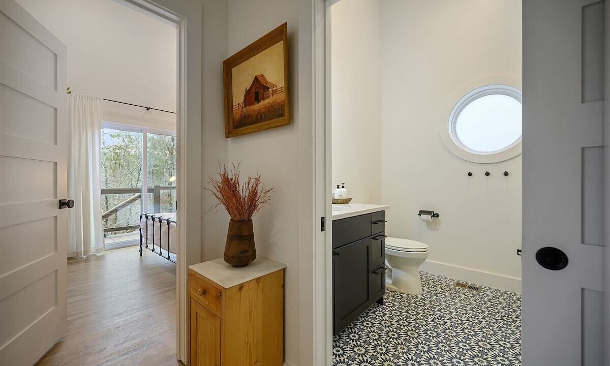 Photo of Bathroom in Broken Bow
