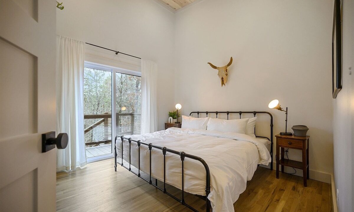 Photo of Bedroom in Broken Bow
