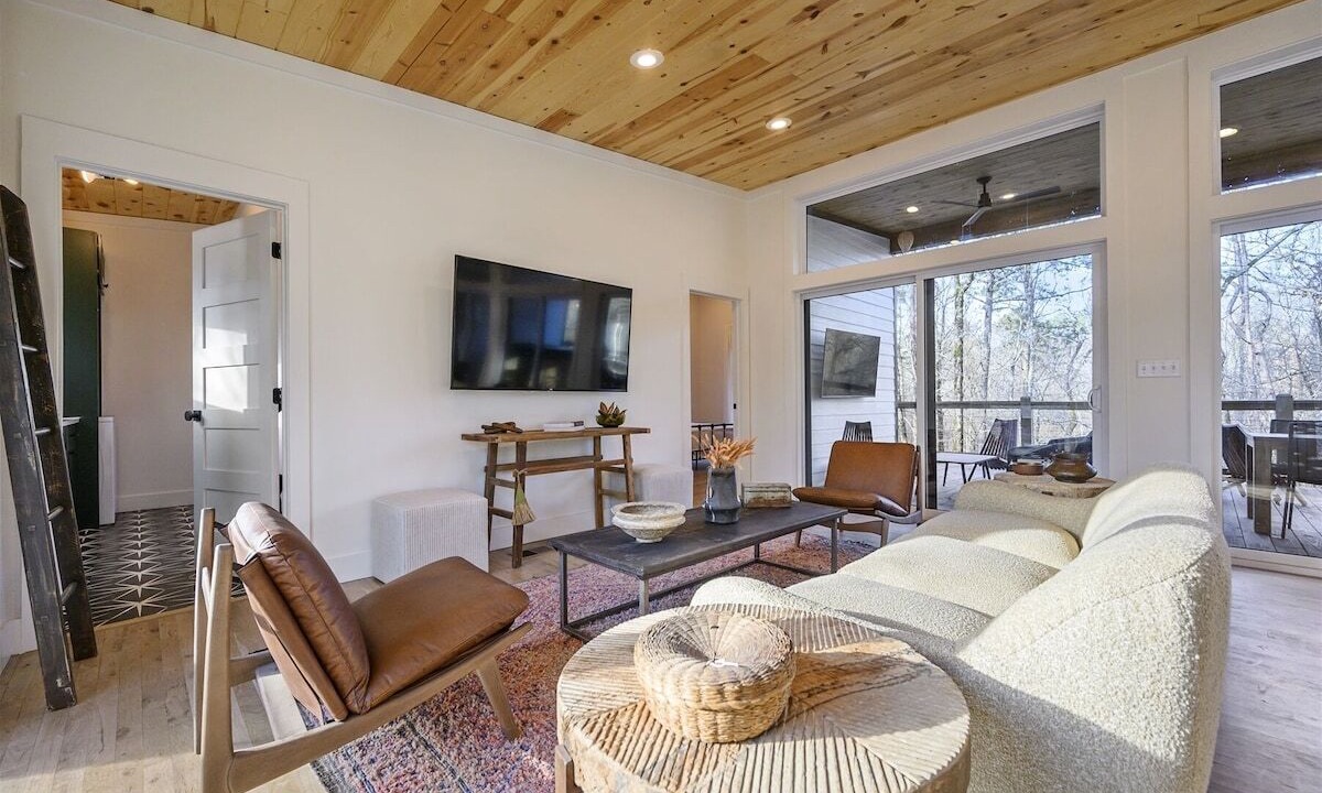 Photo of Livingroom in Broken Bow