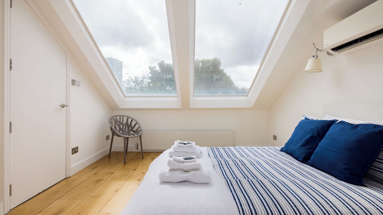 Photo of Bedroom in White City