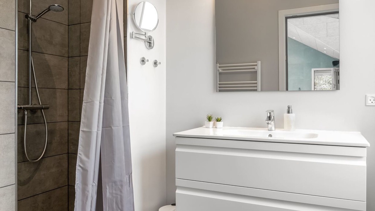 Photo of Bathroom in Hou