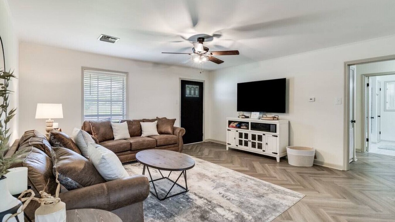 Photo of Bedroom in Crowley