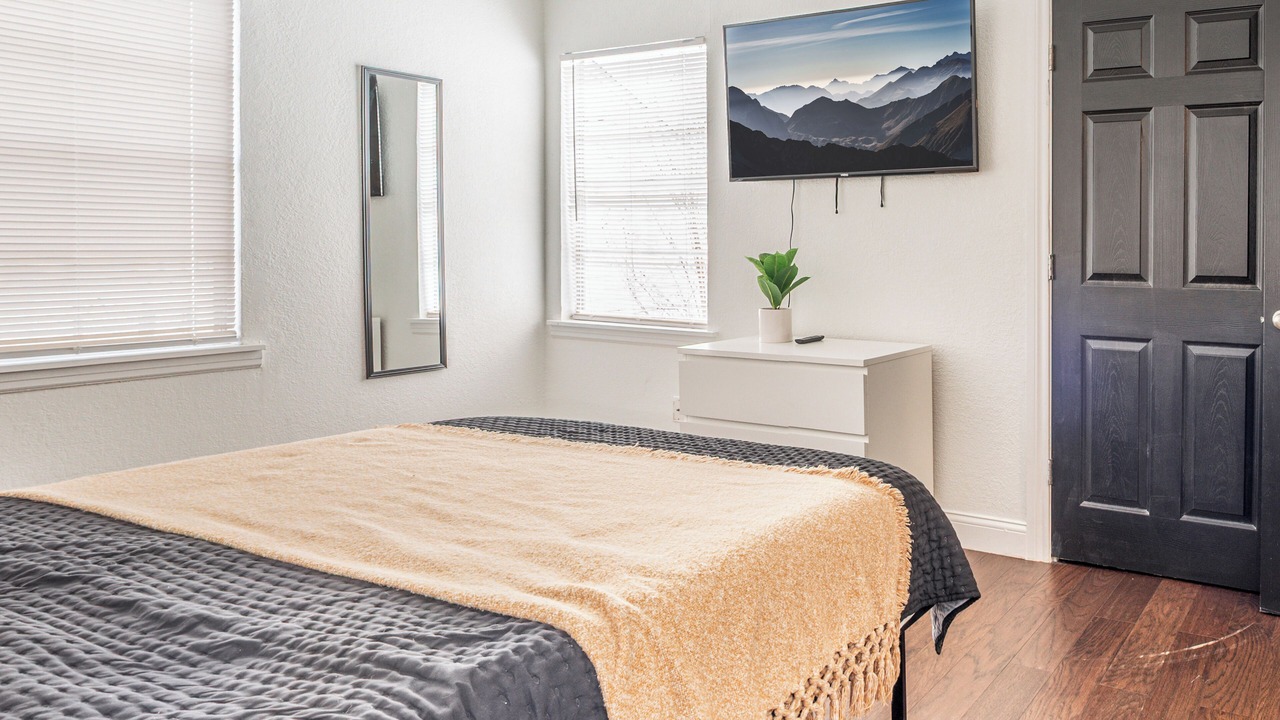 Photo of Bedroom in Sayles Blvd. Area