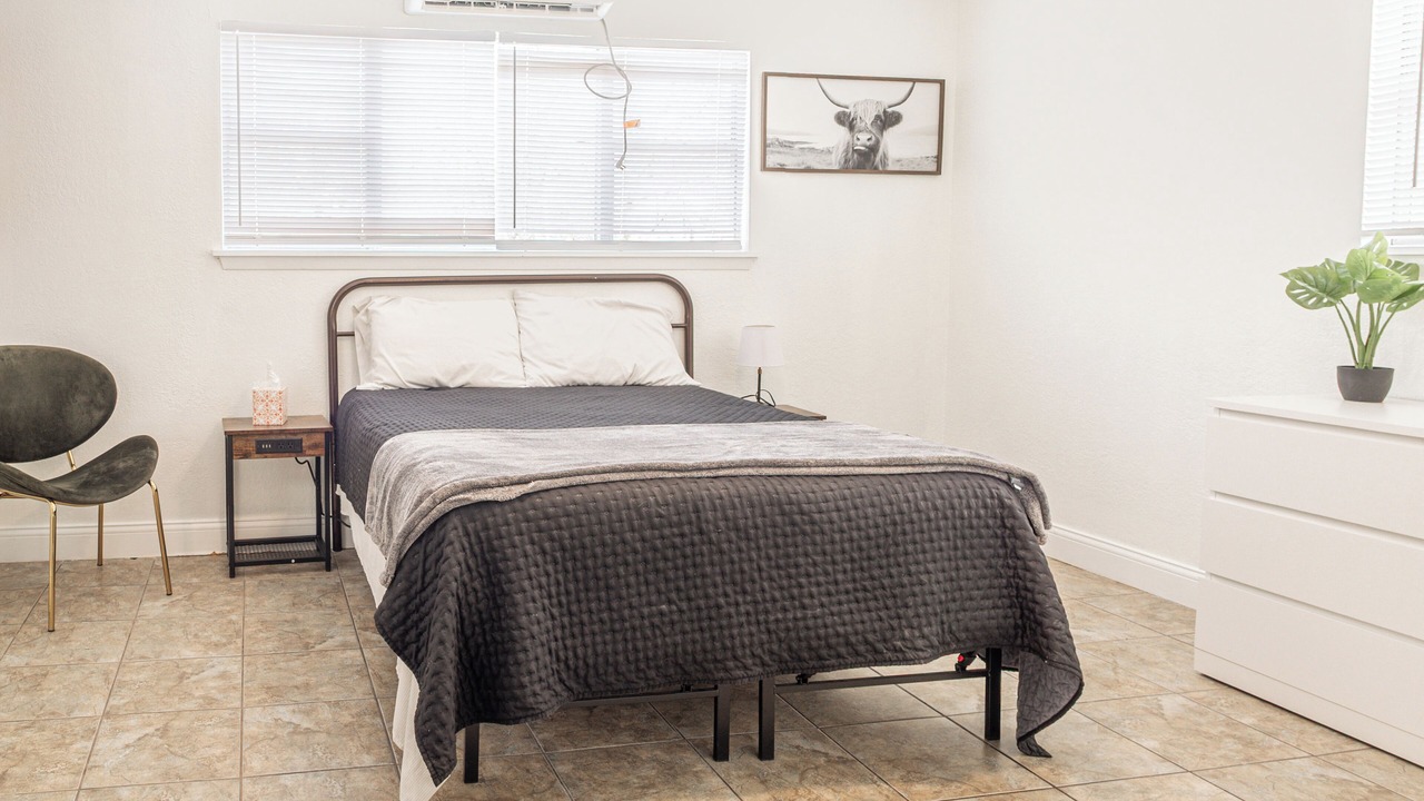 Photo of Bedroom in Sayles Blvd. Area