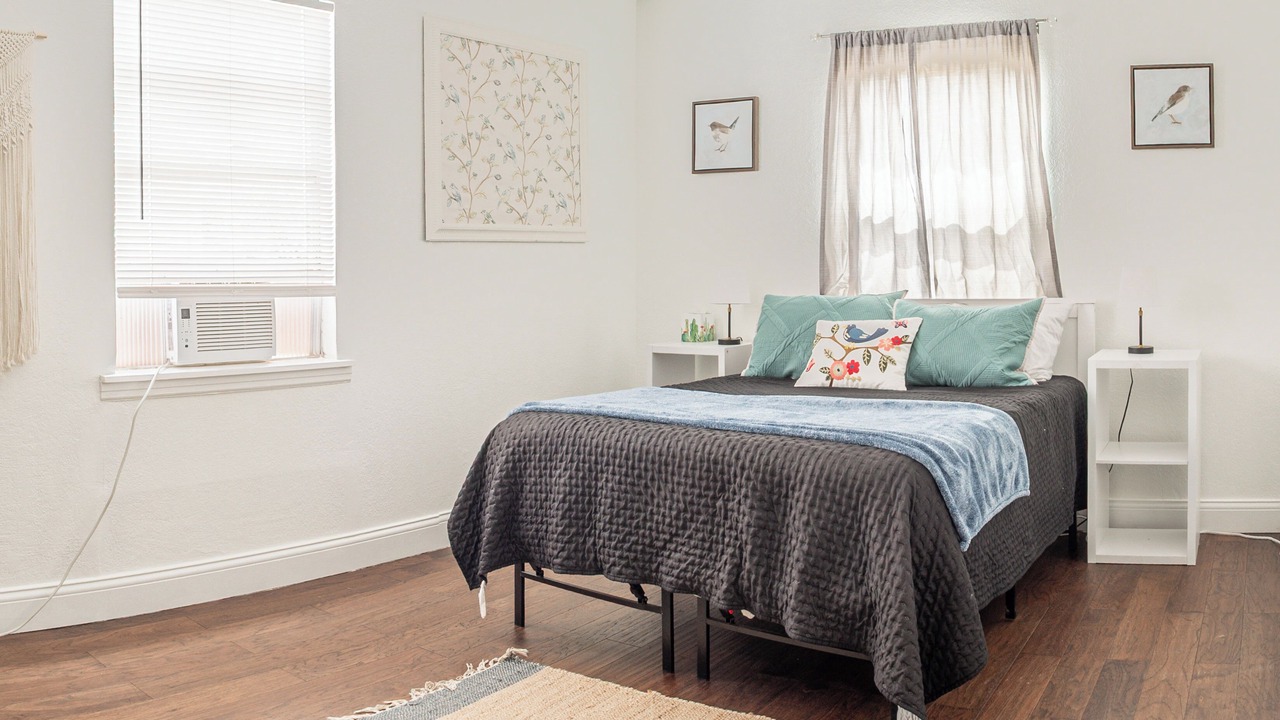 Photo of Bedroom in Sayles Blvd. Area