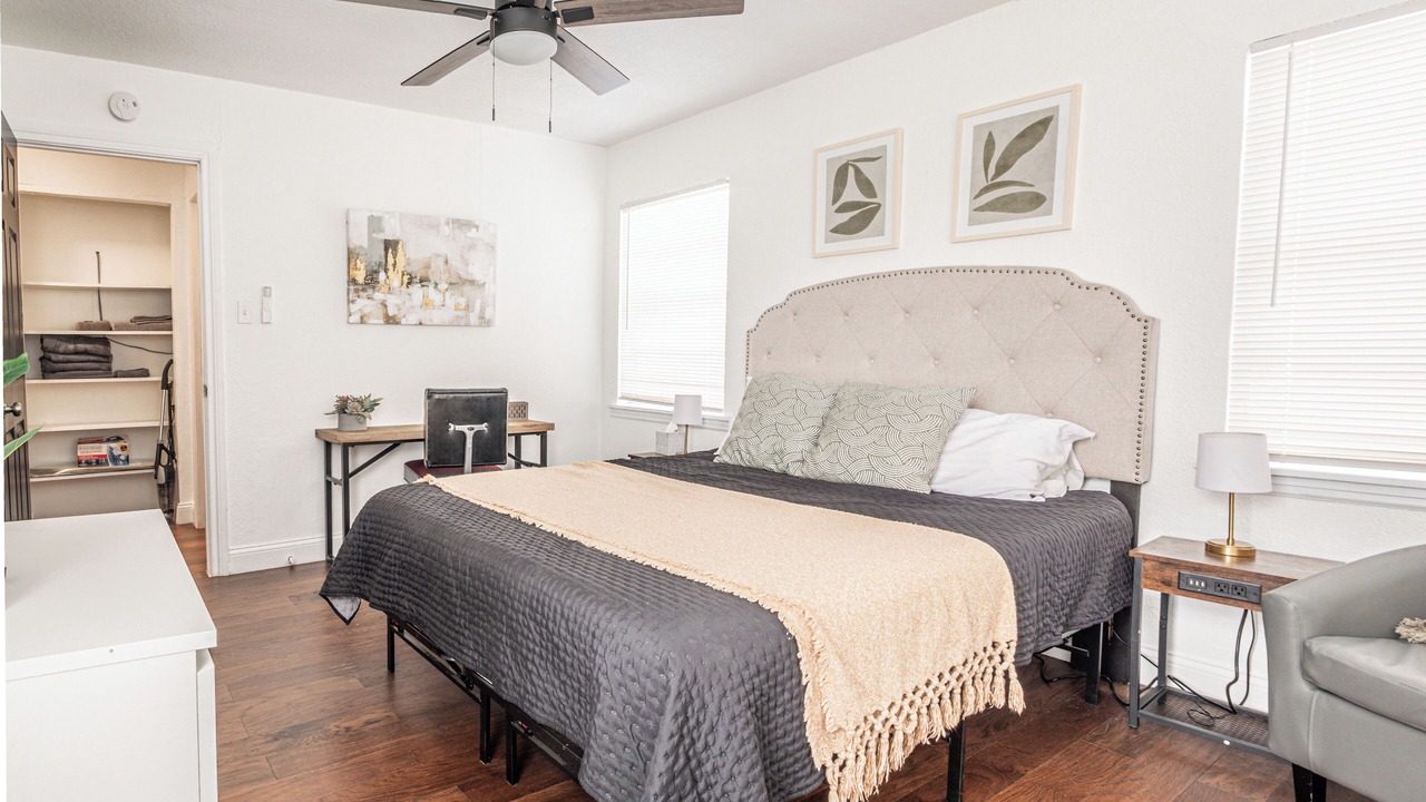Photo of Bedroom in Sayles Blvd. Area