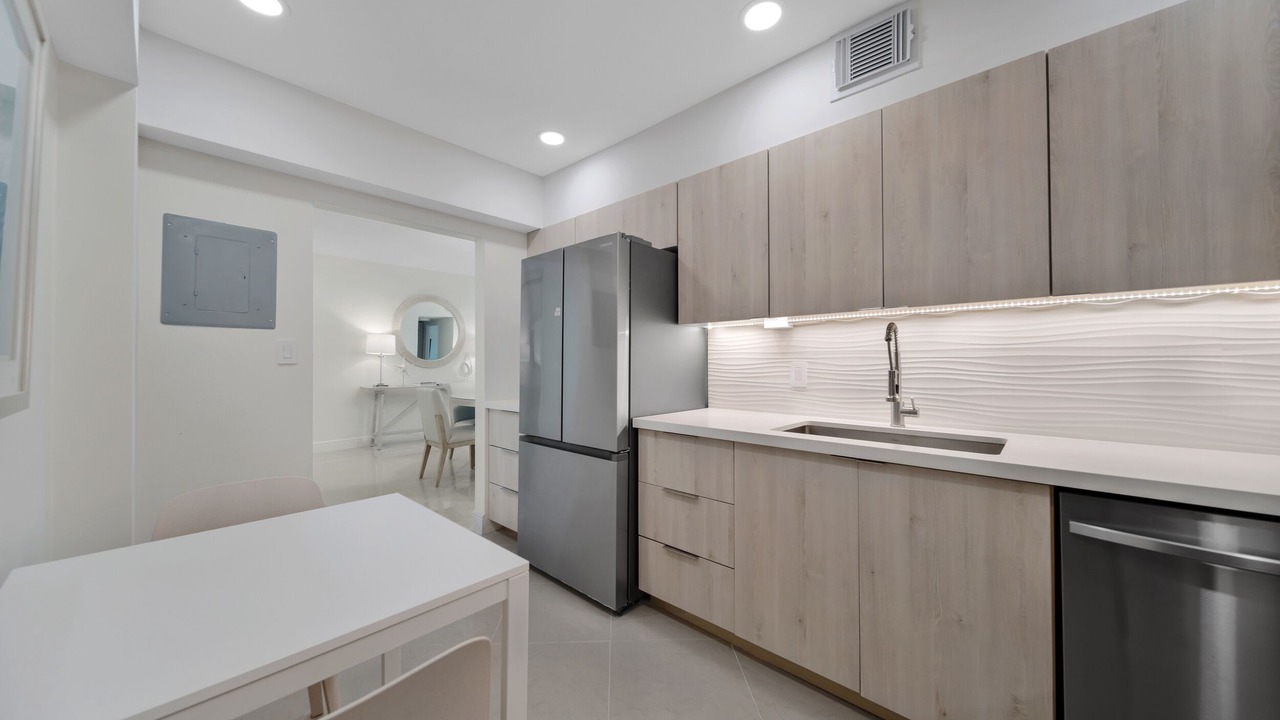 Photo of Others in Hollywood South Central Beach