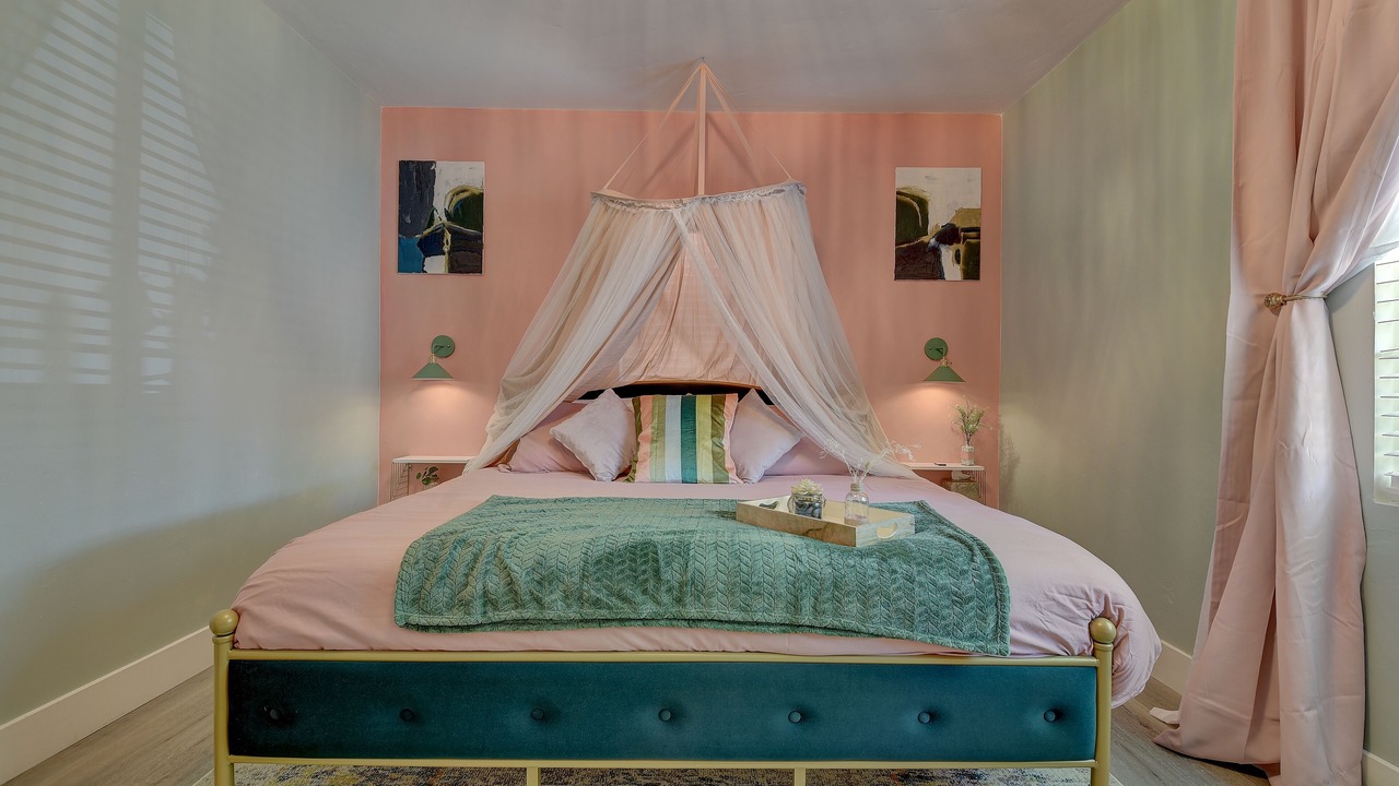 Photo of Bedroom in Anaheim Colony Historic District