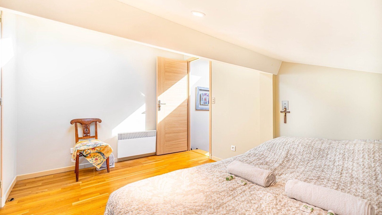 Photo of Bedroom in Republique–Point-du-Jour