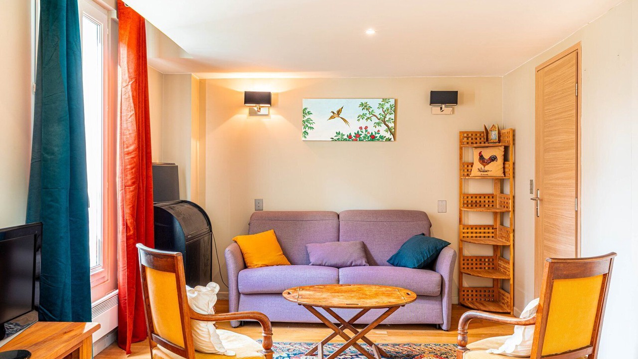 Photo of Livingroom in Republique–Point-du-Jour