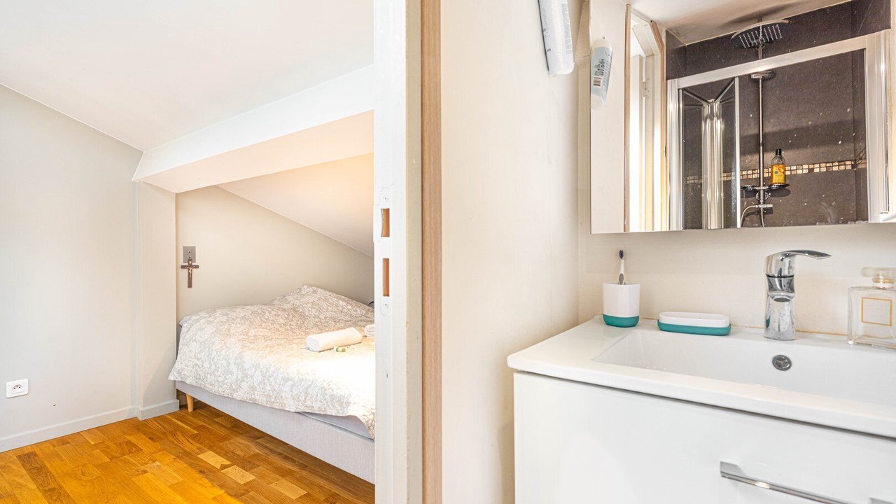 Photo of Bathroom in Republique–Point-du-Jour
