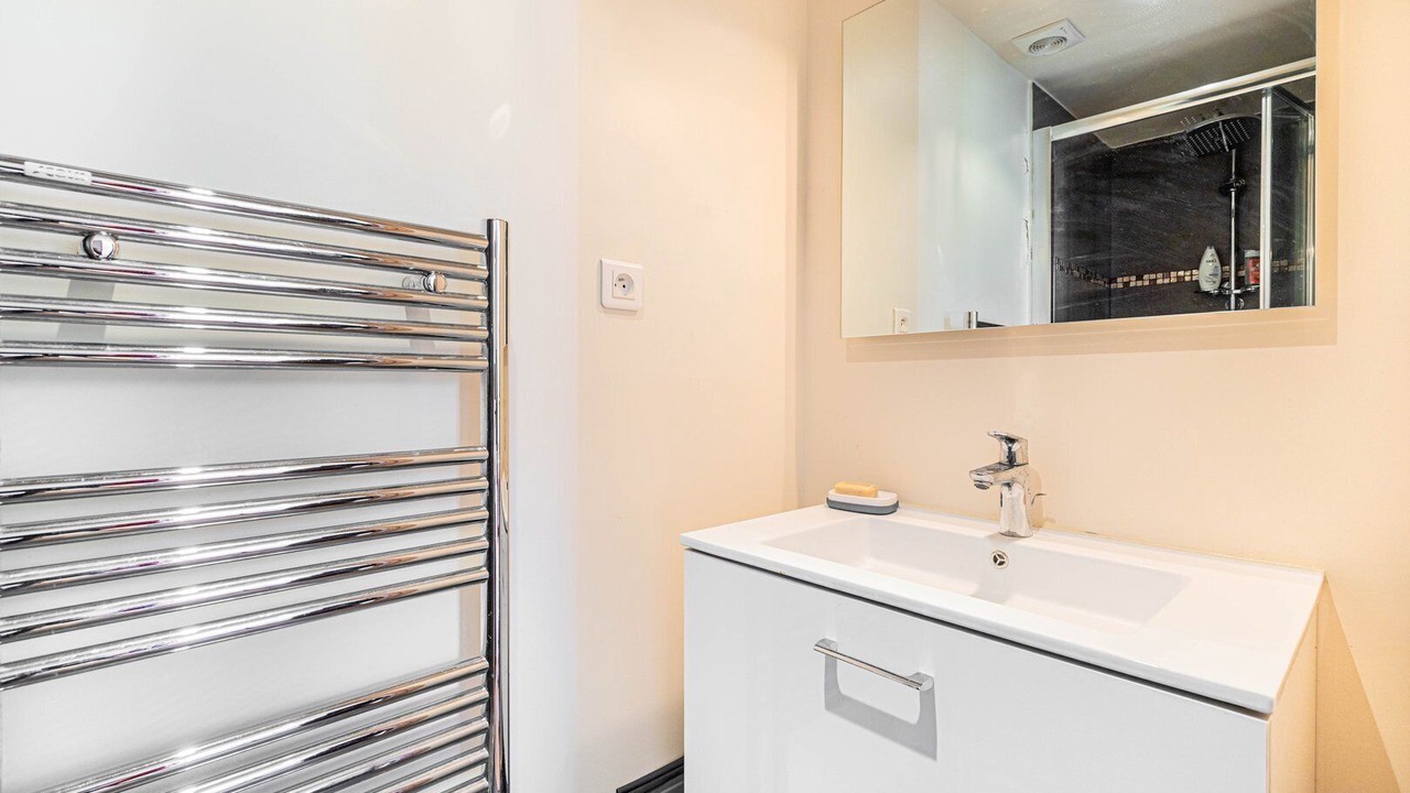 Photo of Bathroom in Republique–Point-du-Jour