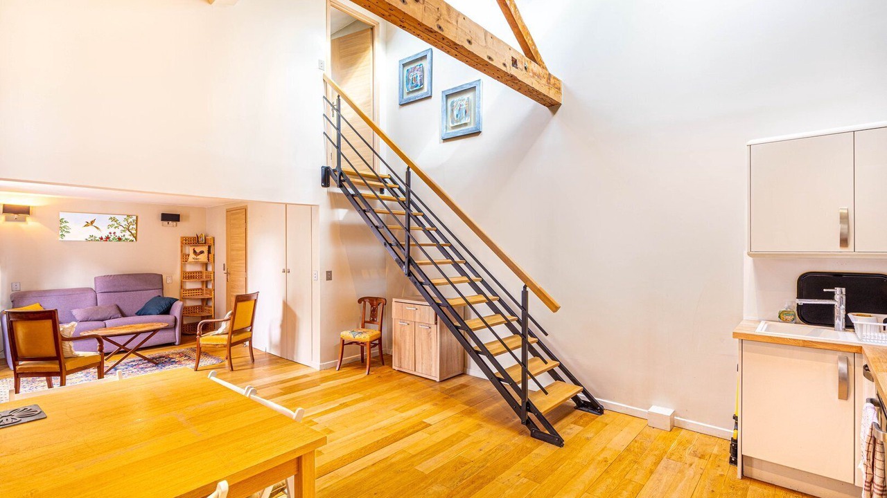 Photo of Livingroom in Republique–Point-du-Jour