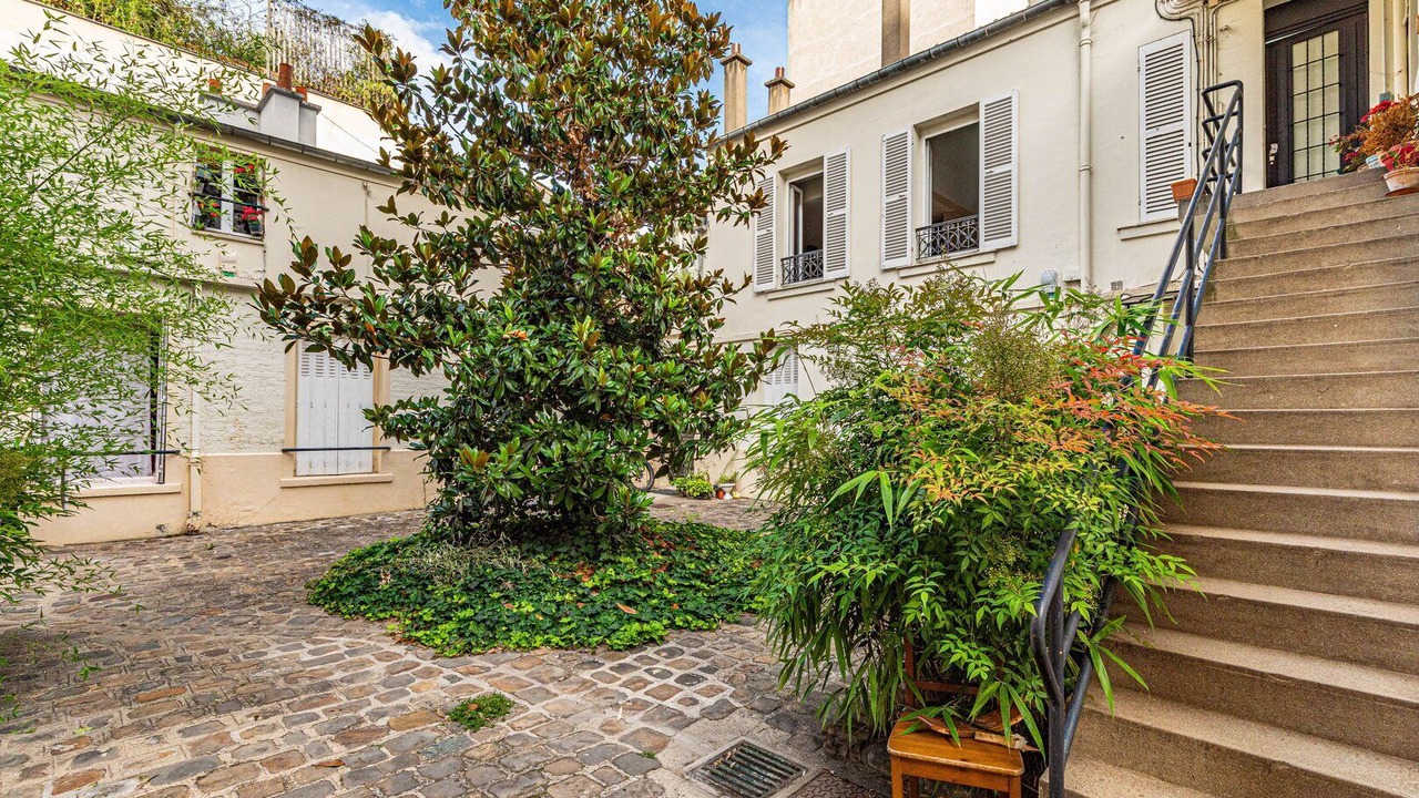 Photo of Outdoor in Republique–Point-du-Jour