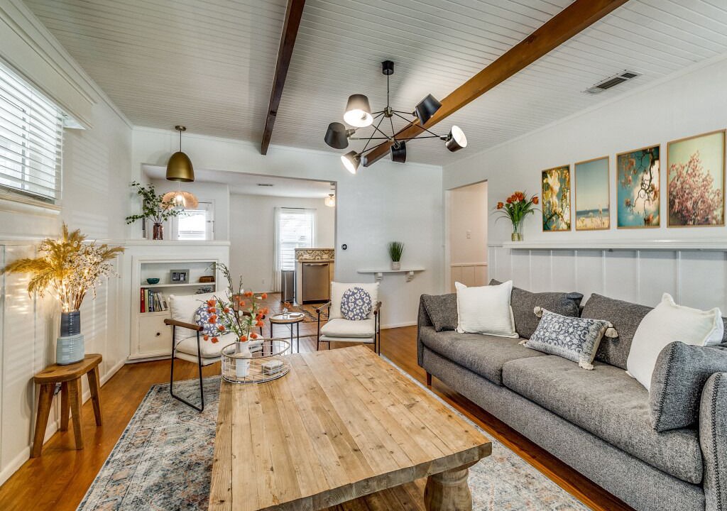 Photo of Livingroom in Preston Hollow