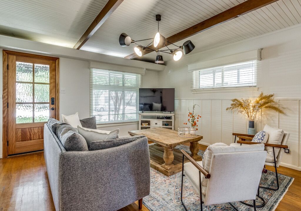 Photo of Livingroom in Preston Hollow