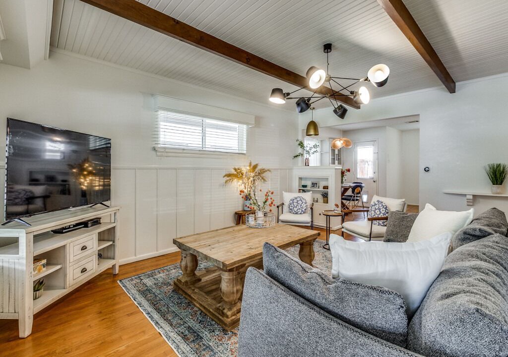 Photo of Livingroom in Preston Hollow