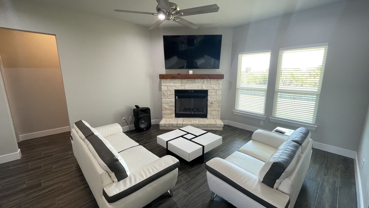 Photo of Livingroom in Graford