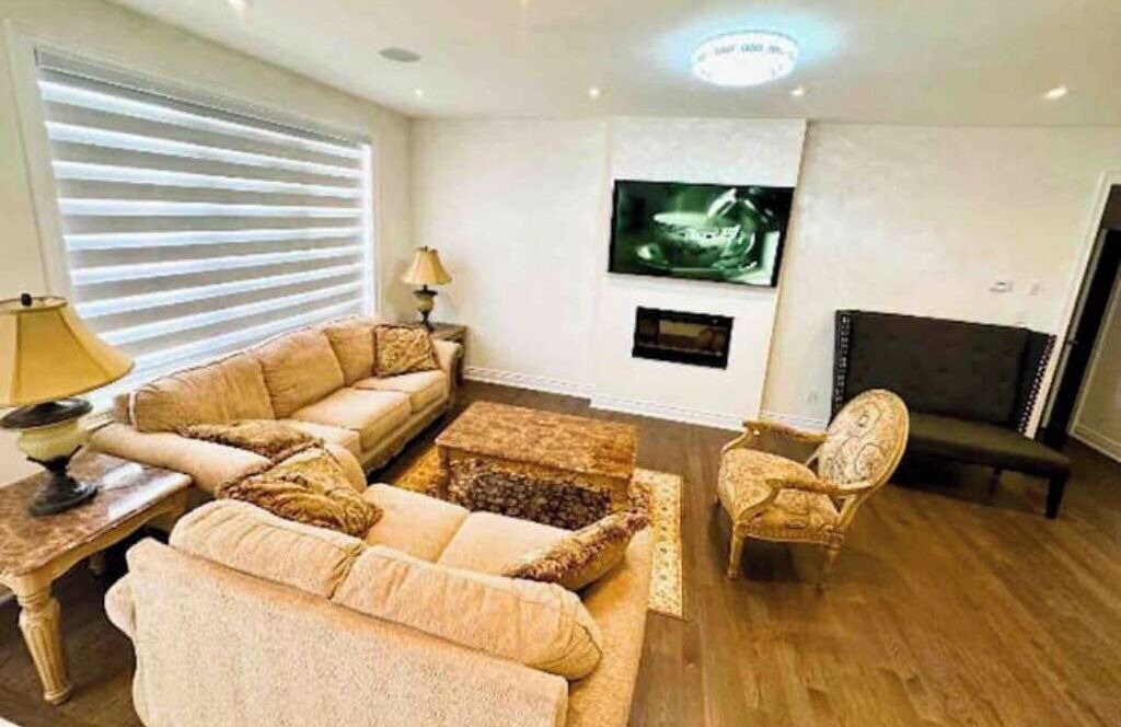 Photo of Livingroom in Wasaga Beach