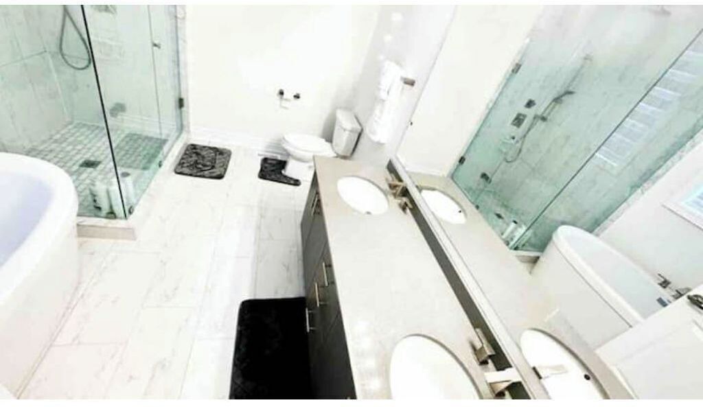Photo of Bathroom in Wasaga Beach