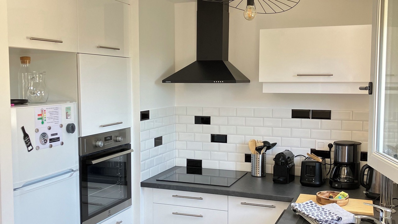 Photo of Kitchen in Poincare - Foch - Anatole France - Croix de Bourgogne