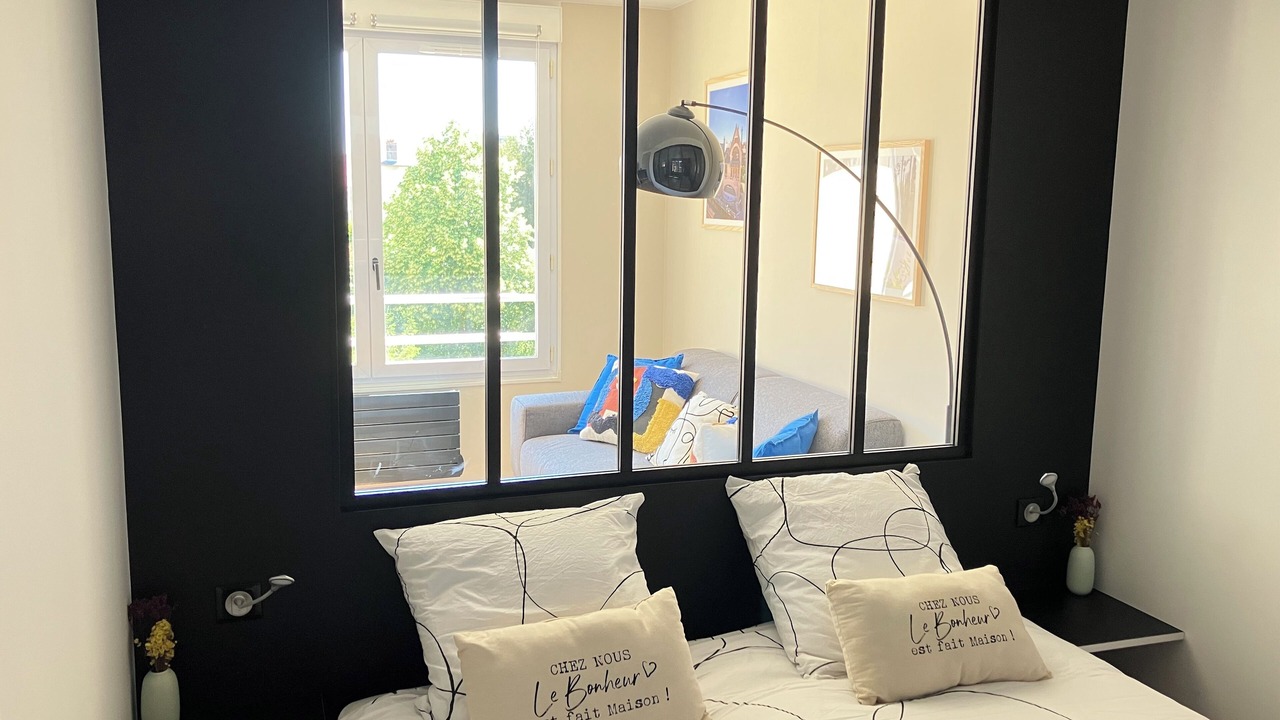 Photo of Bedroom in Poincare - Foch - Anatole France - Croix de Bourgogne