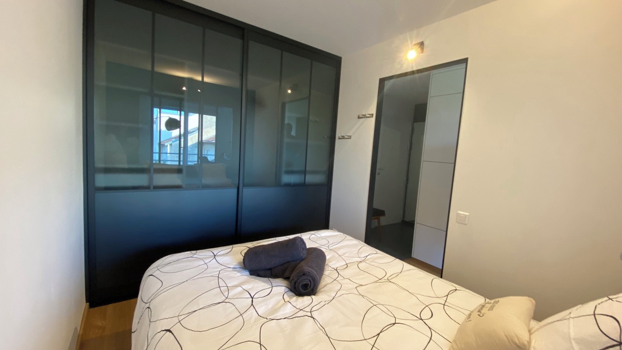 Photo of Bedroom in Poincare - Foch - Anatole France - Croix de Bourgogne