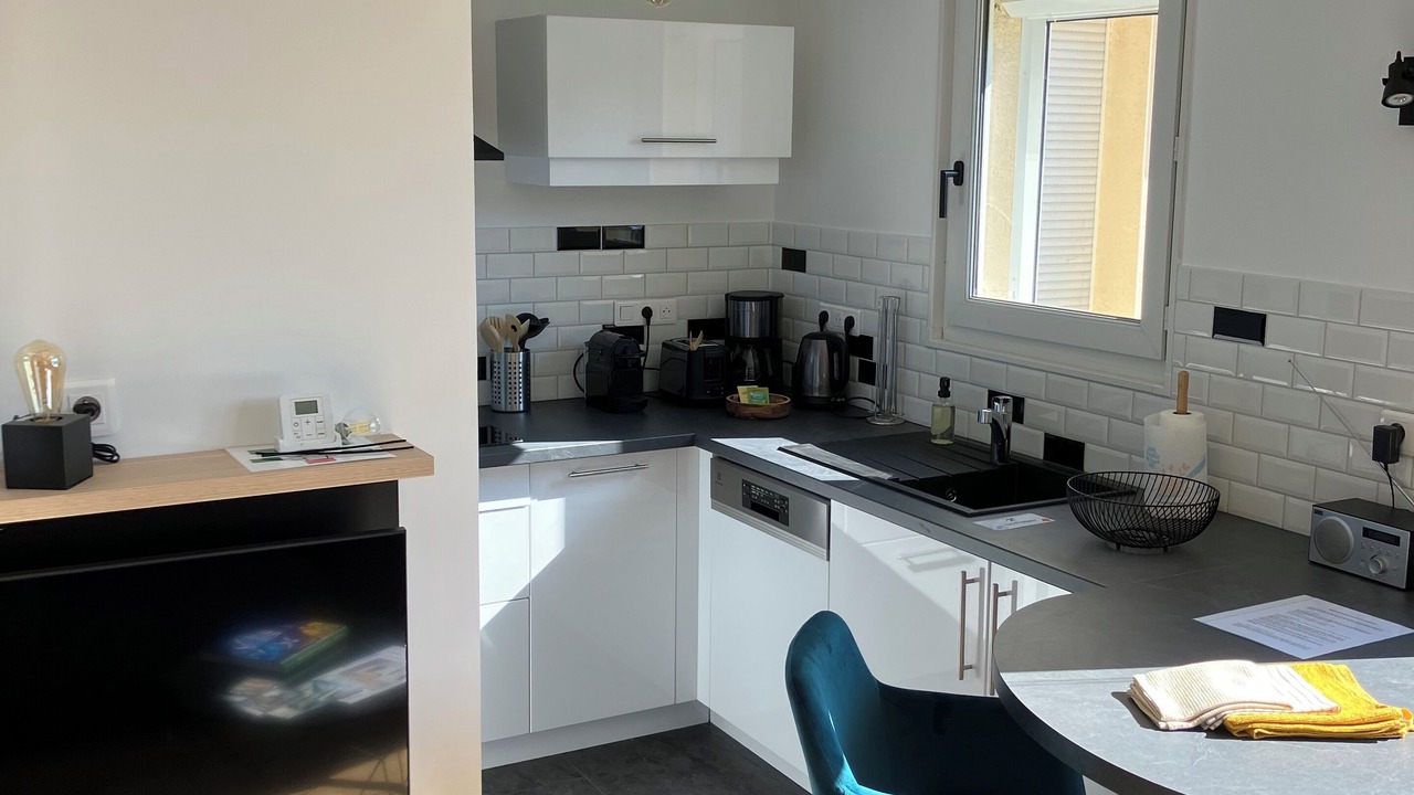 Photo of Kitchen in Poincare - Foch - Anatole France - Croix de Bourgogne