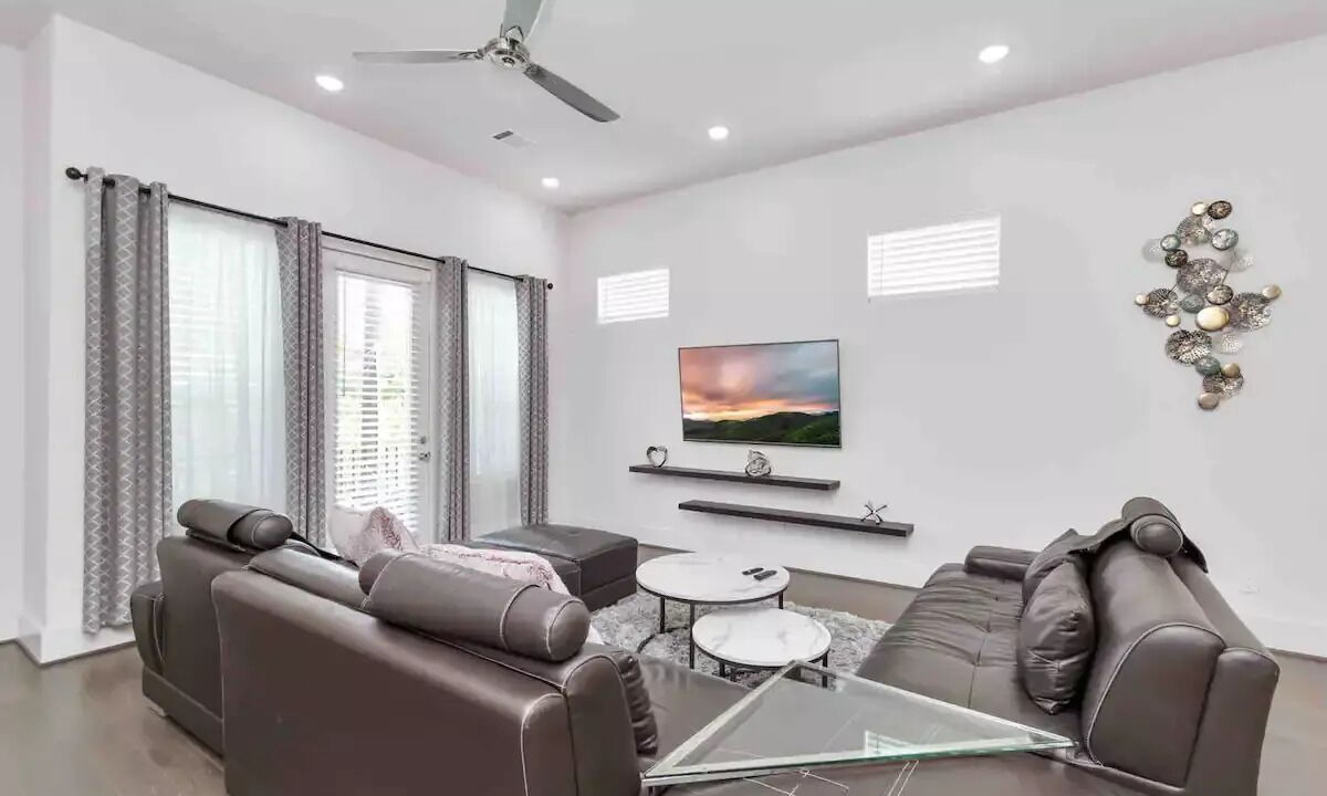 Photo of Livingroom in Shady Acres