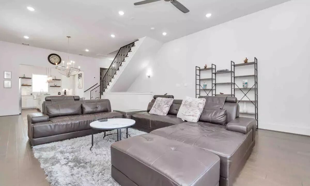 Photo of Livingroom in Shady Acres