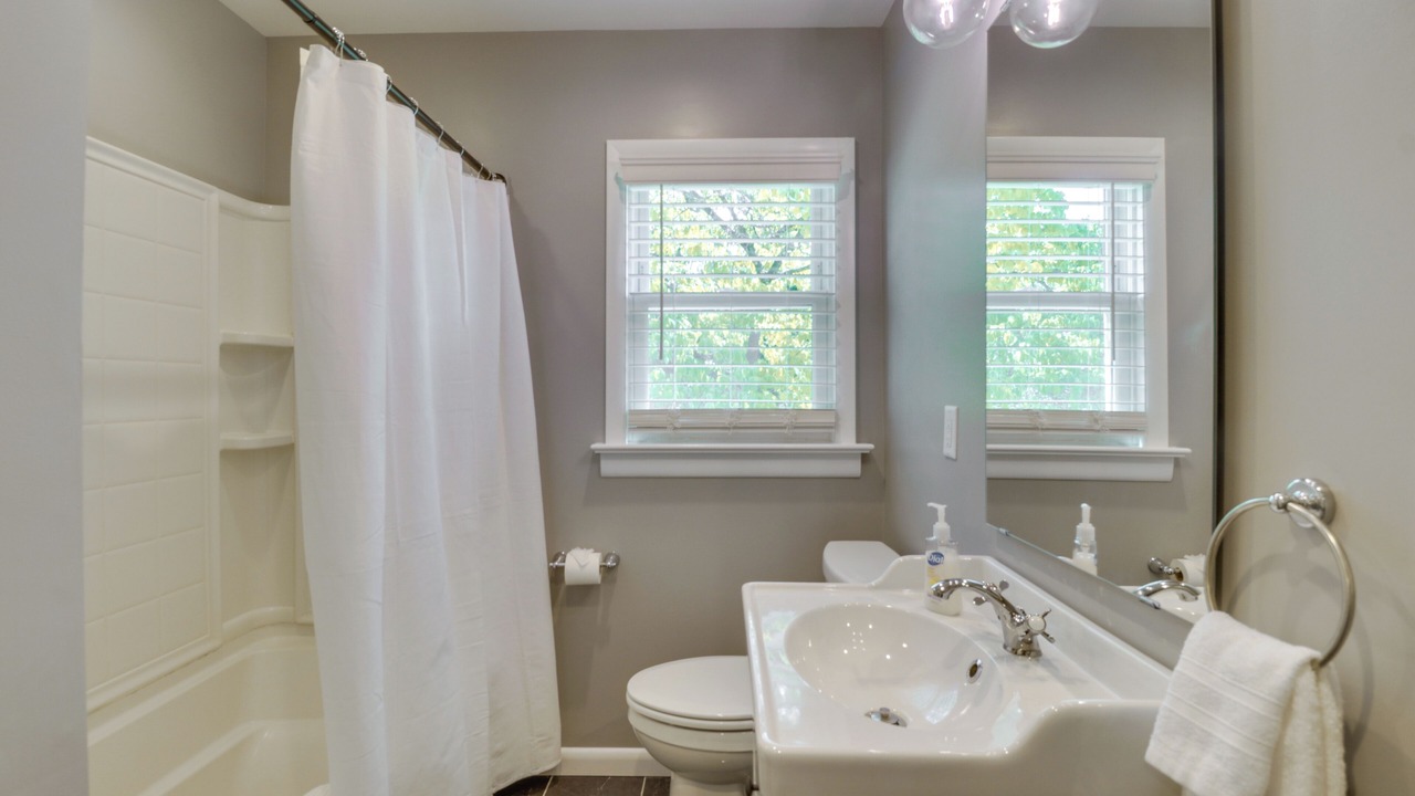 Photo of Bathroom in Fry's Spring