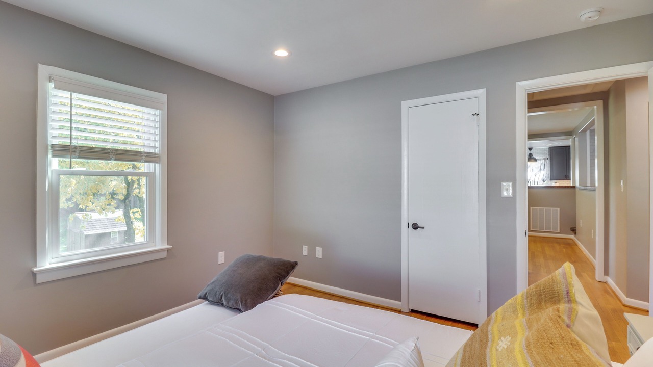 Photo of Bedroom in Fry's Spring