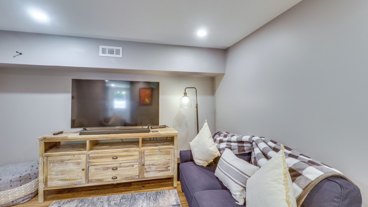 Photo of Livingroom in Fry's Spring