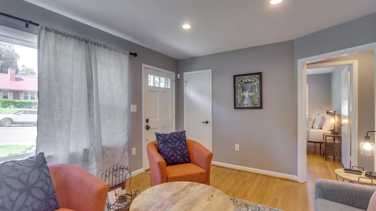 Photo of Livingroom in Fry's Spring