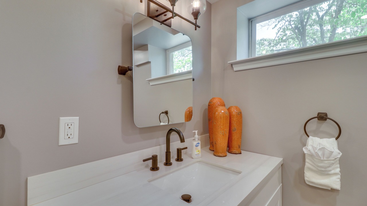 Photo of Bathroom in Fry's Spring