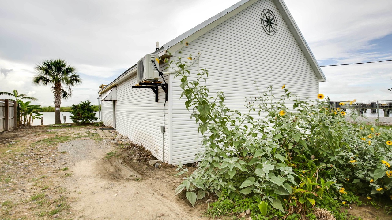 Photo of Outdoor in Golden Meadow