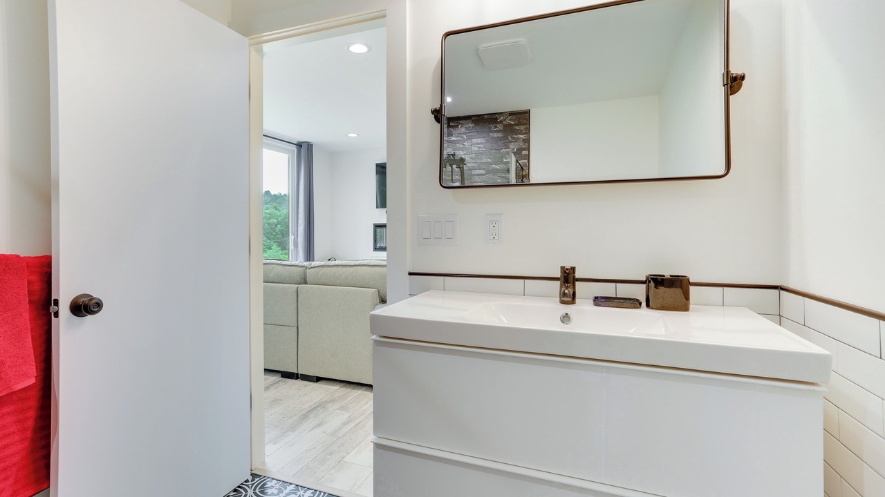 Photo of Bathroom in Swan Lake