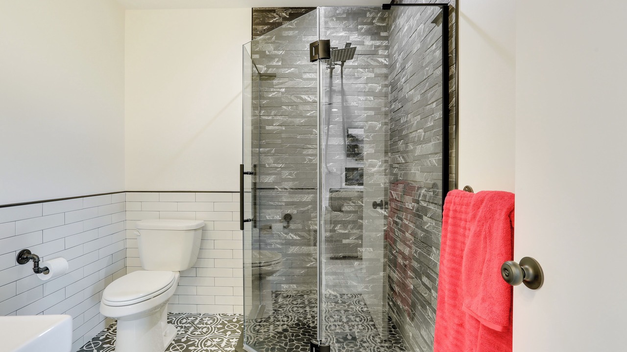 Photo of Bathroom in Swan Lake