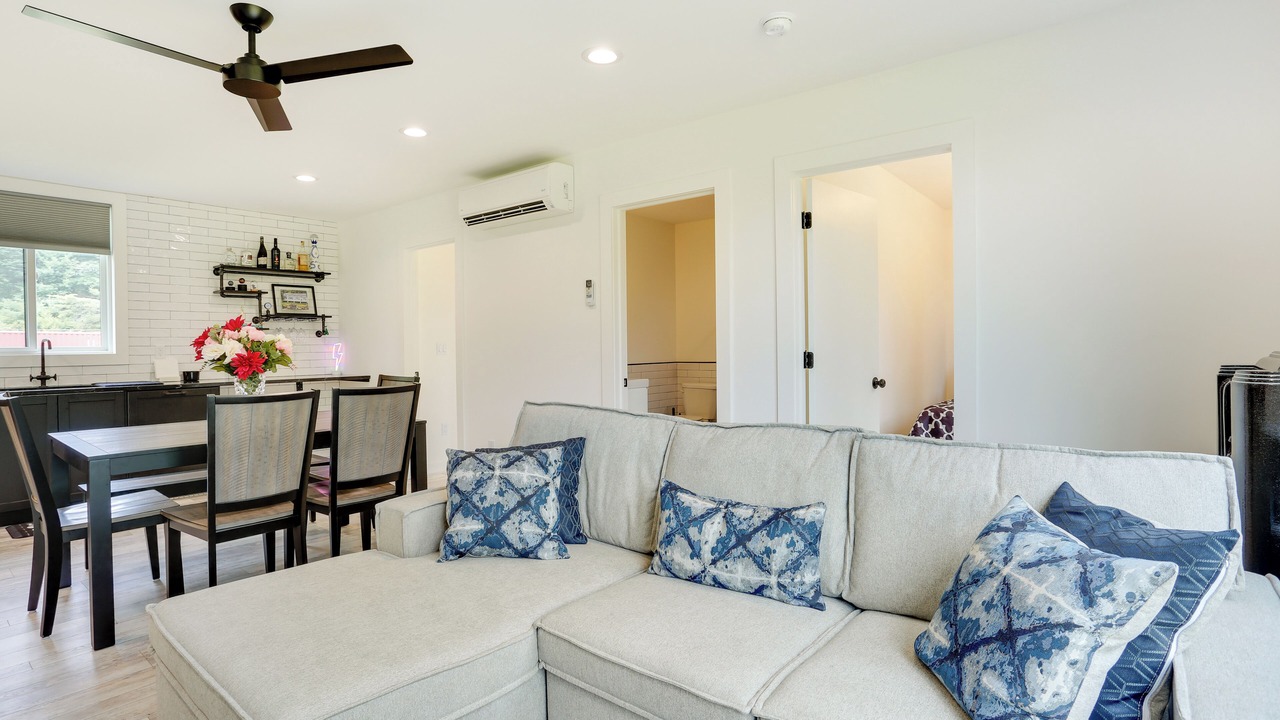 Photo of Livingroom in Swan Lake