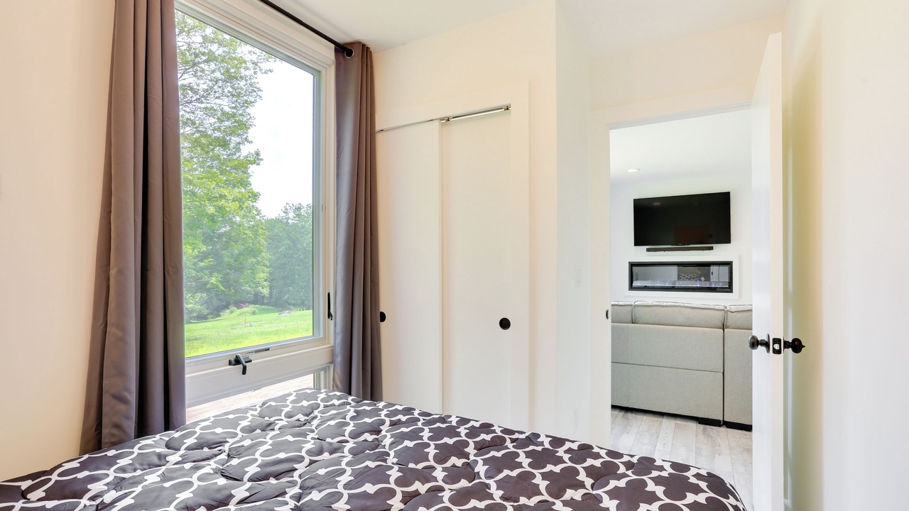 Photo of Bedroom in Swan Lake