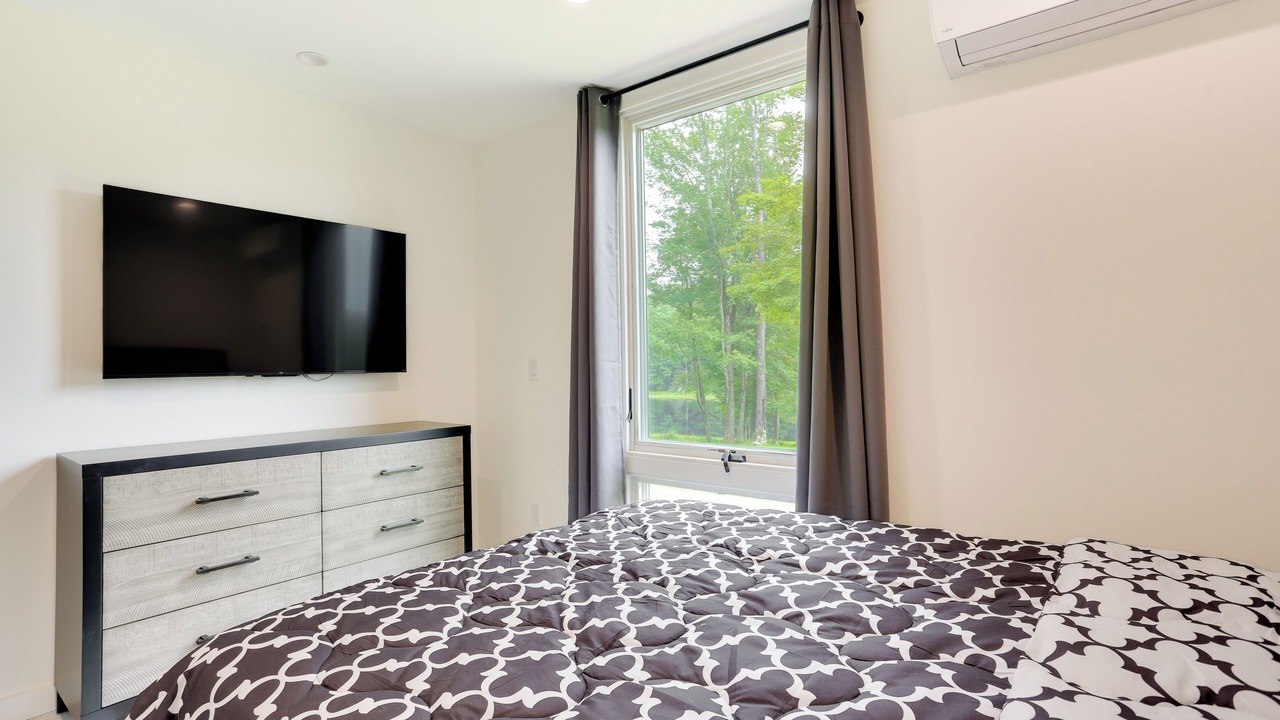 Photo of Bedroom in Swan Lake